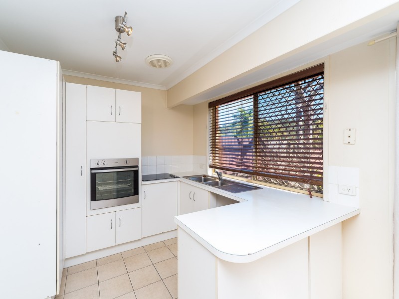 2/96 Village Way, Oxenford QLD 4210