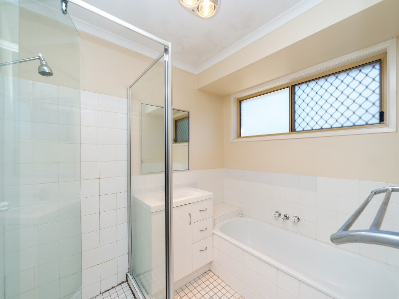 2/96 Village Way, Oxenford QLD 4210