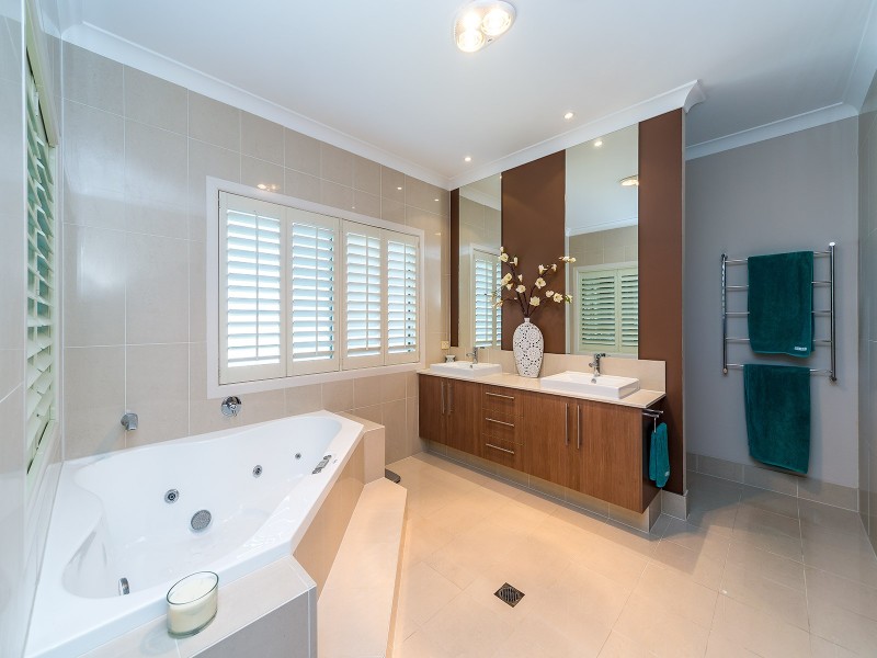 1 Siggies Place, Upper Coomera QLD 4209