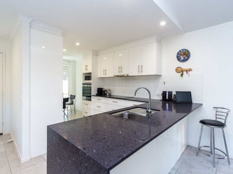 95 Mildura Drive, Helensvale QLD 4212