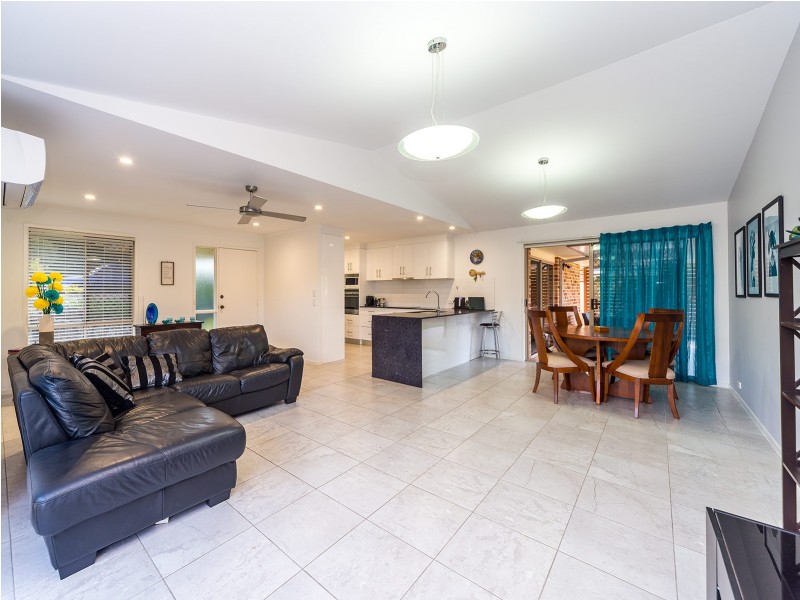 95 Mildura Drive, Helensvale QLD 4212