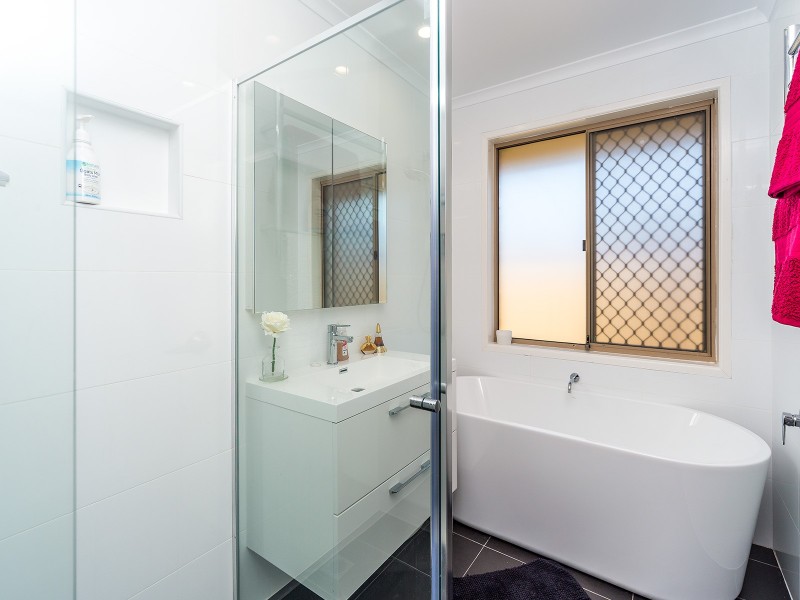 95 Mildura Drive, Helensvale QLD 4212