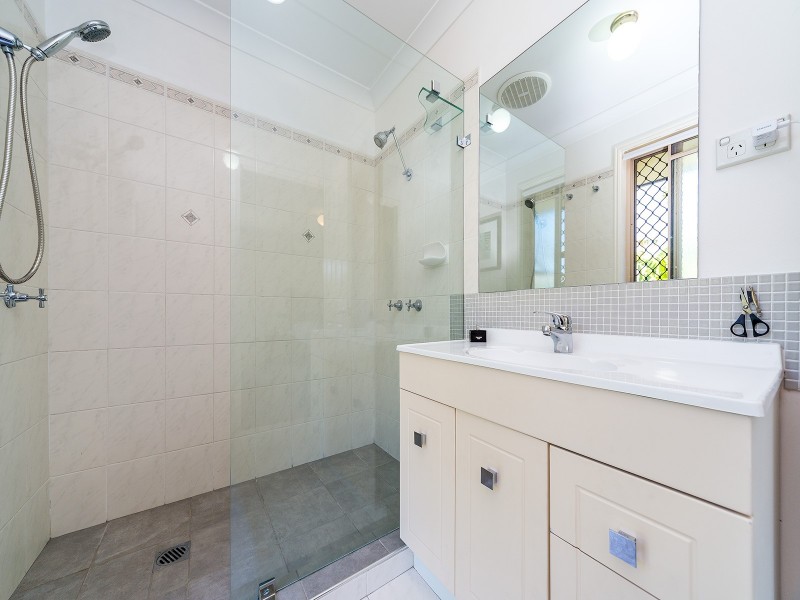 4 Greenwood Court, Helensvale QLD 4212