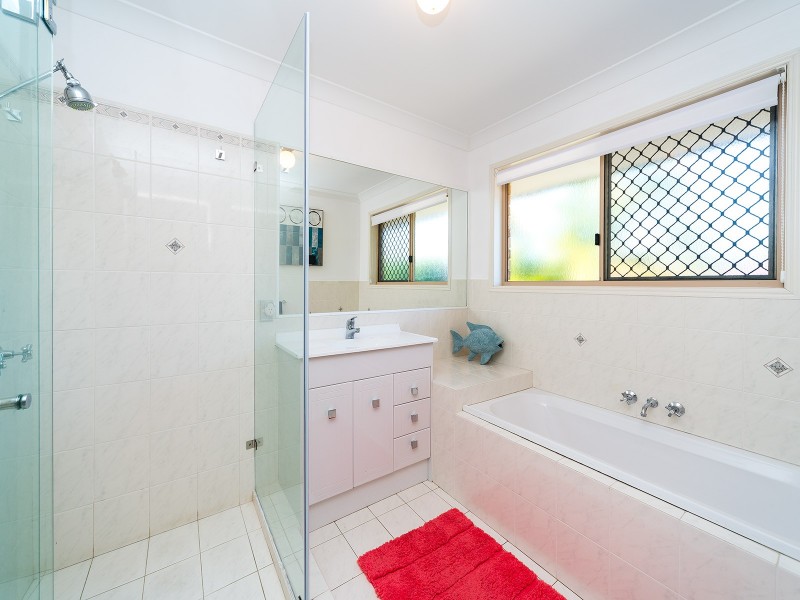 4 Greenwood Court, Helensvale QLD 4212