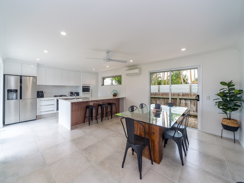 8 Elanda Place, Helensvale QLD 4212