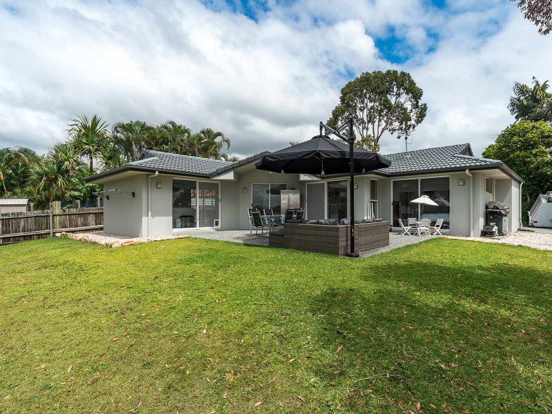 8 Elanda Place, Helensvale QLD 4212