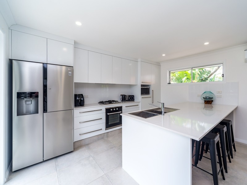 8 Elanda Place, Helensvale QLD 4212