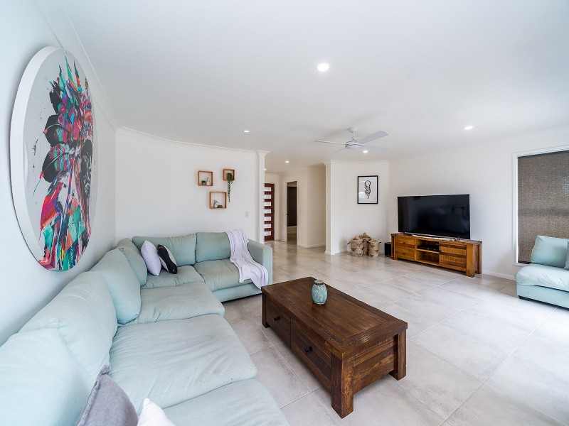 8 Elanda Place, Helensvale QLD 4212