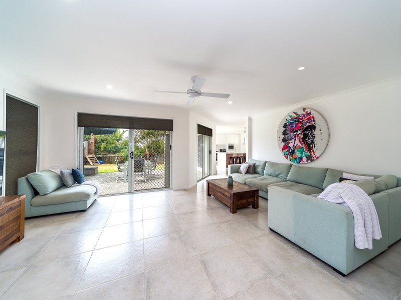 8 Elanda Place, Helensvale QLD 4212