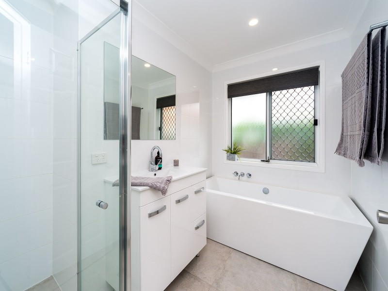 8 Elanda Place, Helensvale QLD 4212