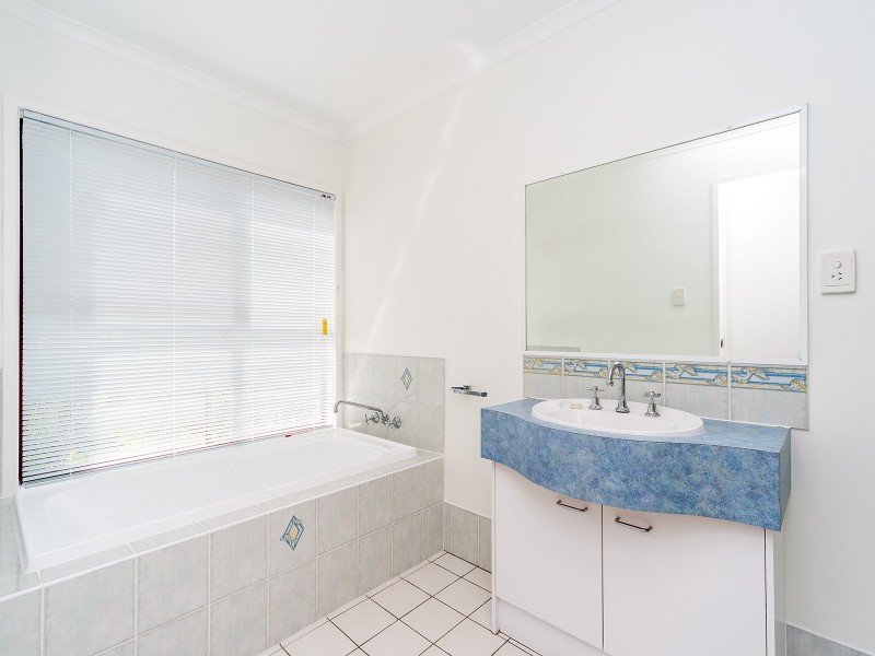 3 Erindale Court, Helensvale QLD 4212