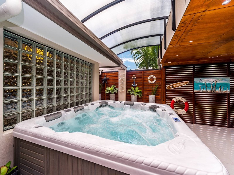 6 Belltop Court, Helensvale QLD 4212