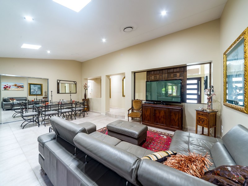 6 Belltop Court, Helensvale QLD 4212