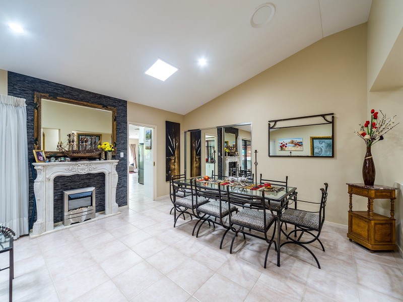 6 Belltop Court, Helensvale QLD 4212