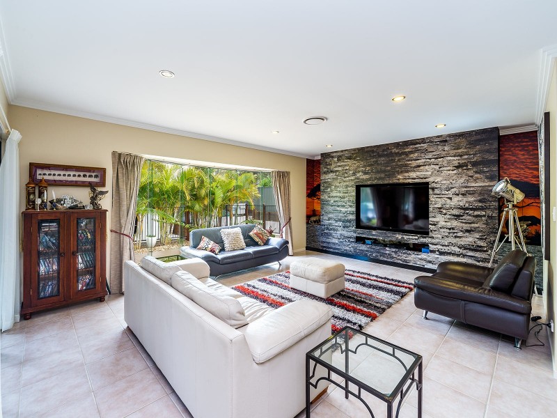 6 Belltop Court, Helensvale QLD 4212