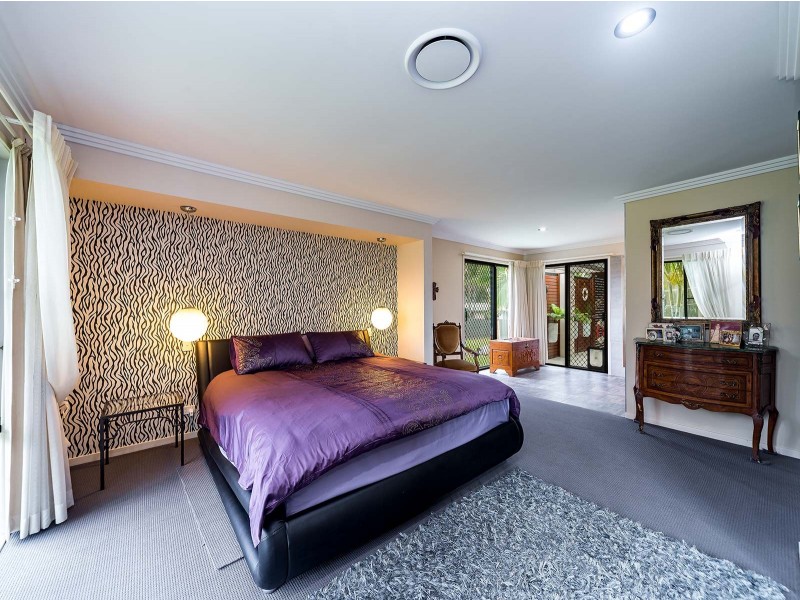 6 Belltop Court, Helensvale QLD 4212