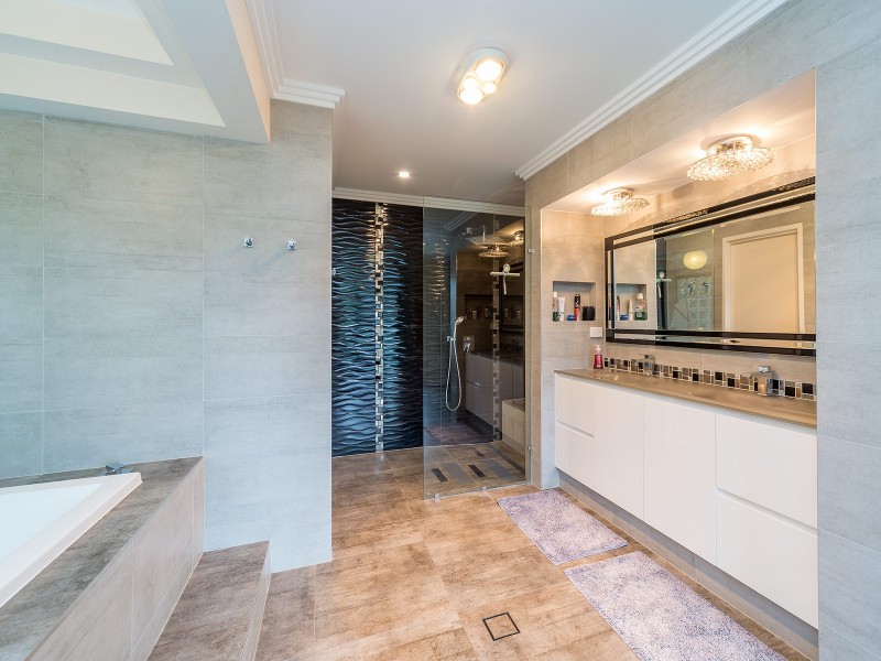 6 Belltop Court, Helensvale QLD 4212