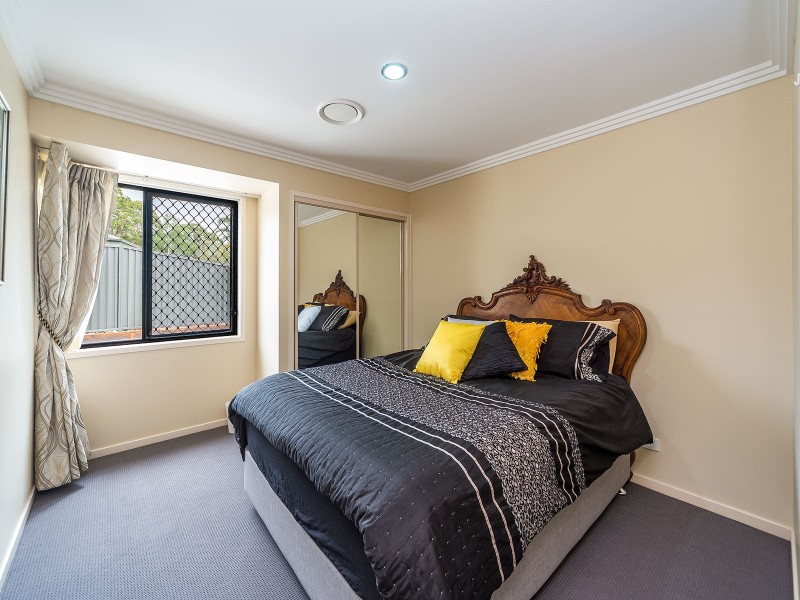 6 Belltop Court, Helensvale QLD 4212