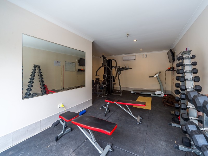 6 Belltop Court, Helensvale QLD 4212