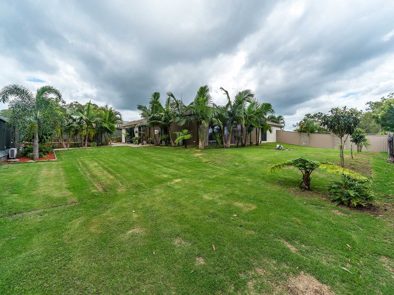 6 Belltop Court, Helensvale QLD 4212