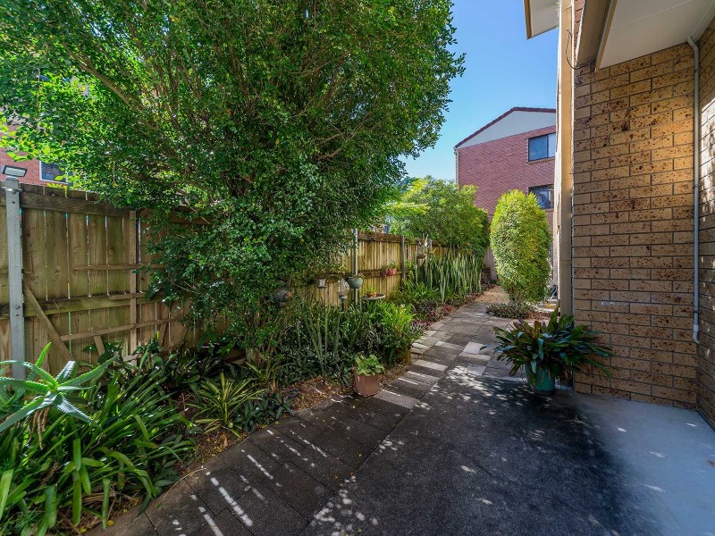 2/53 Bayview Street, Runaway Bay QLD 4216