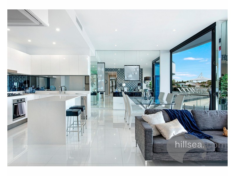 5 Harbour Side Court, Biggera Waters QLD 4216