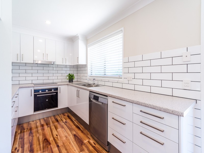 33 Dromana Crescent, Helensvale QLD 4212