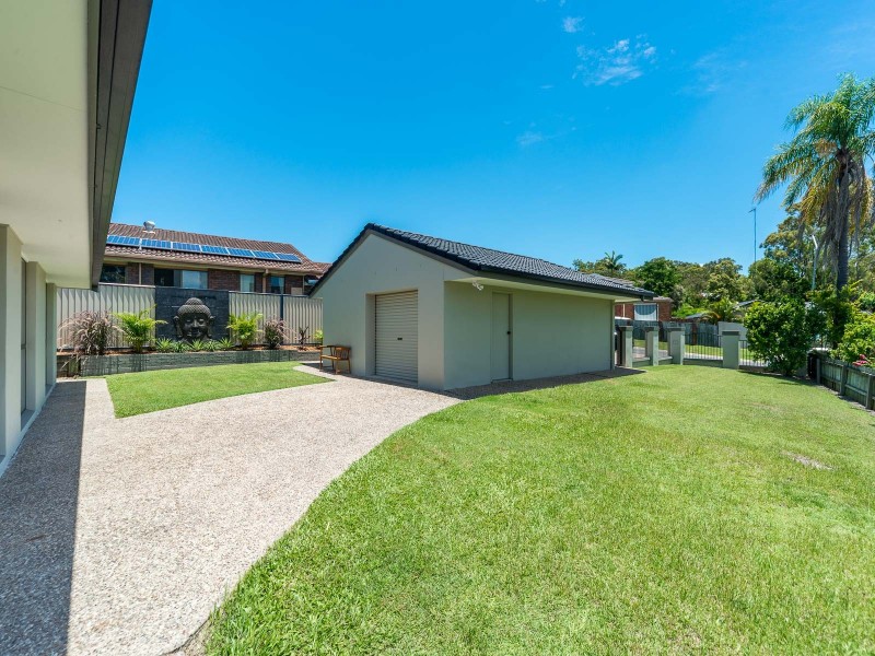 33 Dromana Crescent, Helensvale QLD 4212