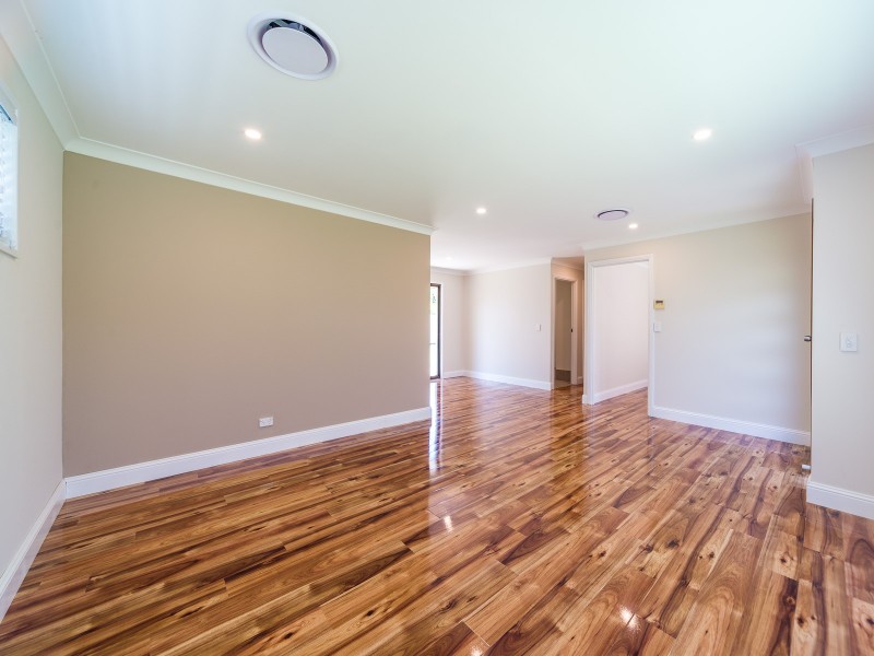 33 Dromana Crescent, Helensvale QLD 4212