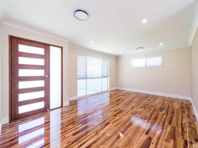 33 Dromana Crescent, Helensvale QLD 4212