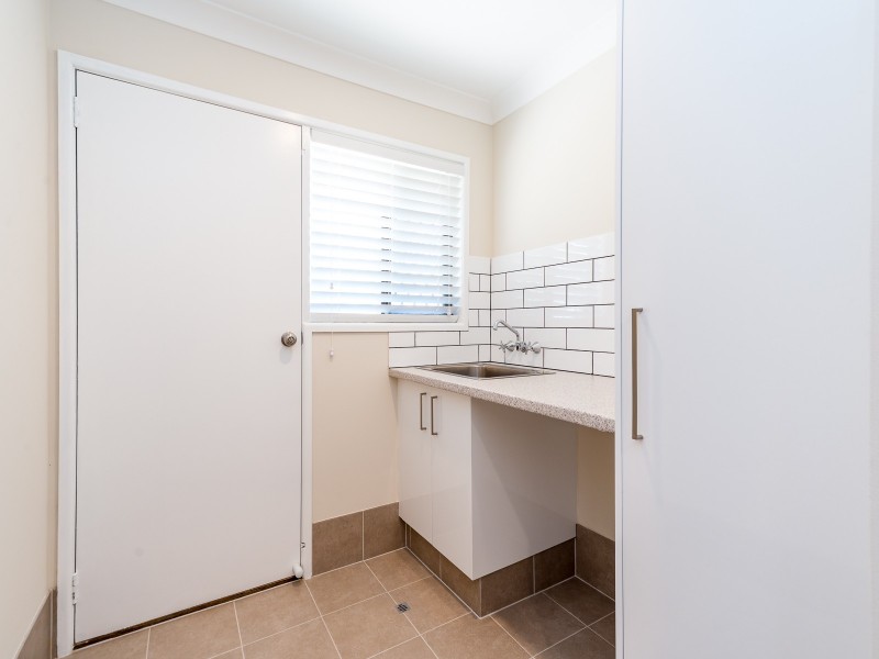 33 Dromana Crescent, Helensvale QLD 4212