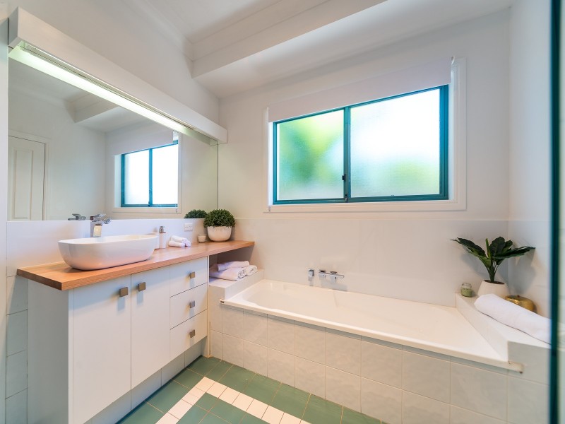 27 Monterey Keys Drive, Helensvale QLD 4212
