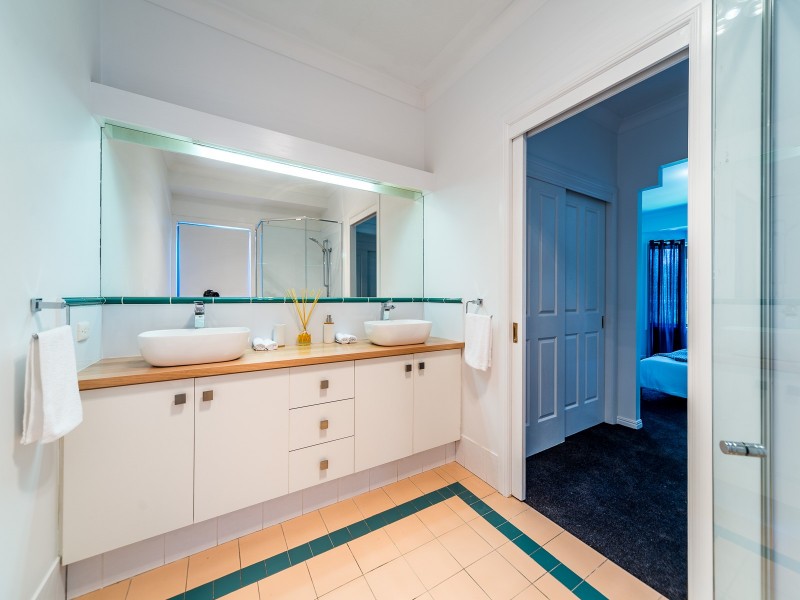 27 Monterey Keys Drive, Helensvale QLD 4212