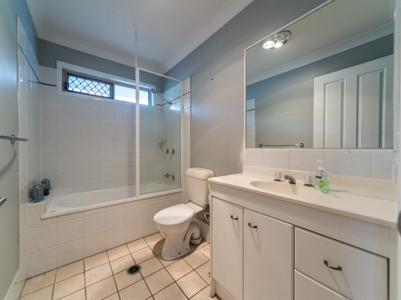 18 Serafina Drive, Helensvale QLD 4212