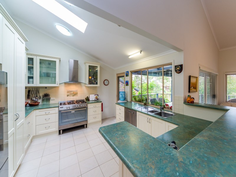 34 Camden Court, Helensvale QLD 4212