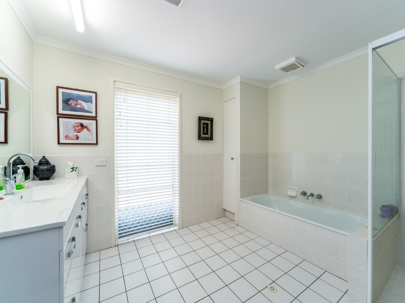34 Camden Court, Helensvale QLD 4212
