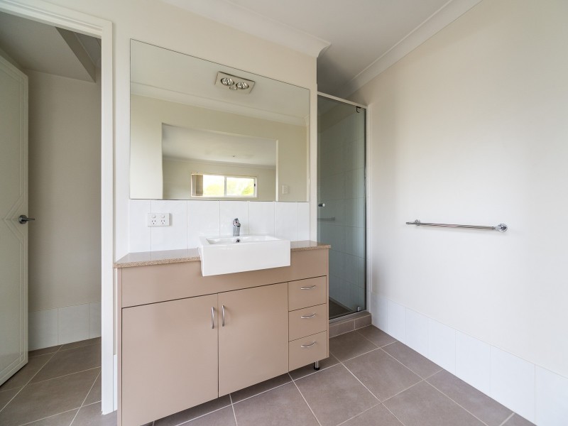 27 Casuarina Way, Helensvale QLD 4212