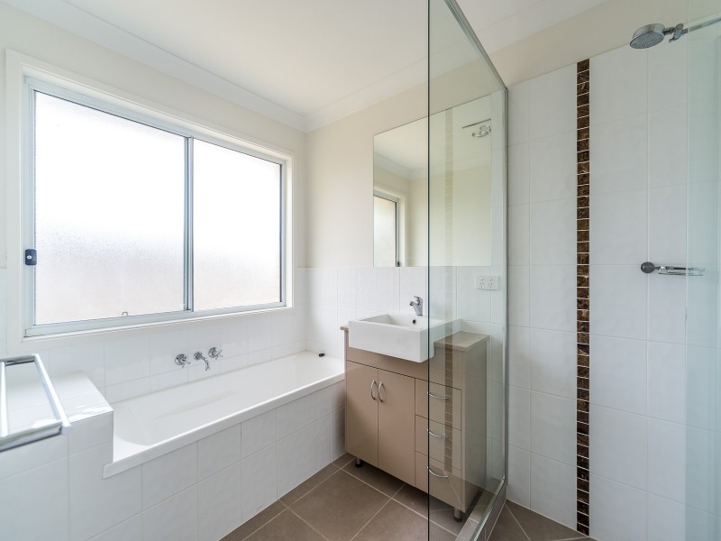 27 Casuarina Way, Helensvale QLD 4212