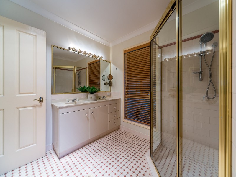 26 Edgeworth Place, Helensvale QLD 4212