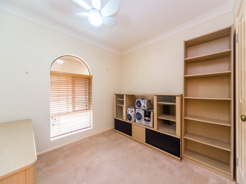 26 Edgeworth Place, Helensvale QLD 4212