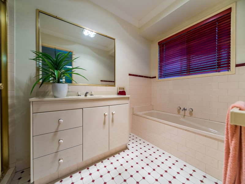 26 Edgeworth Place, Helensvale QLD 4212