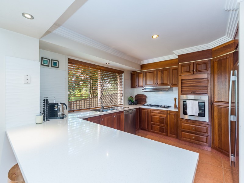 9 Airlie Place, Helensvale QLD 4212