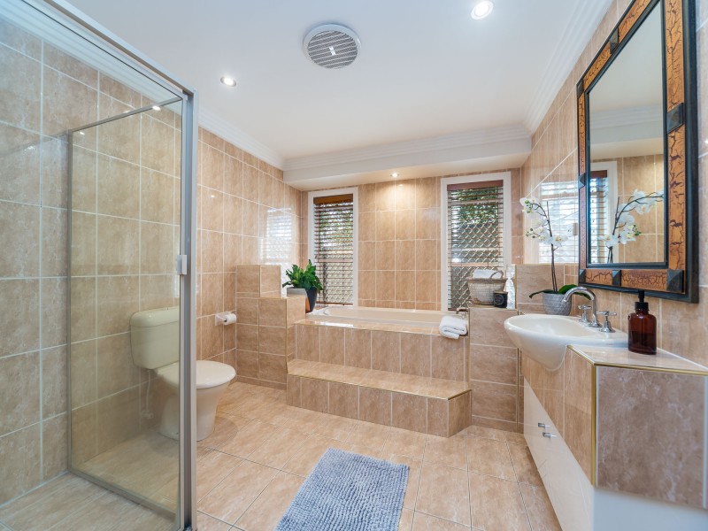 9 Airlie Place, Helensvale QLD 4212