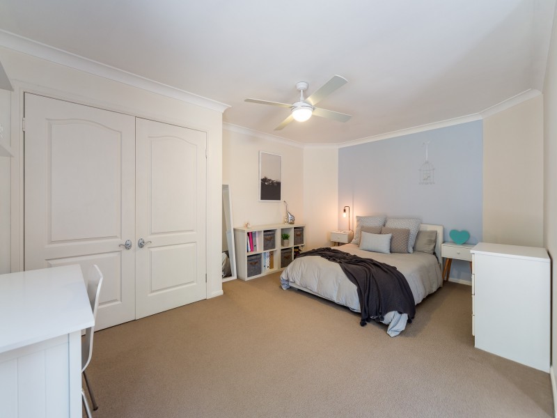 9 Airlie Place, Helensvale QLD 4212