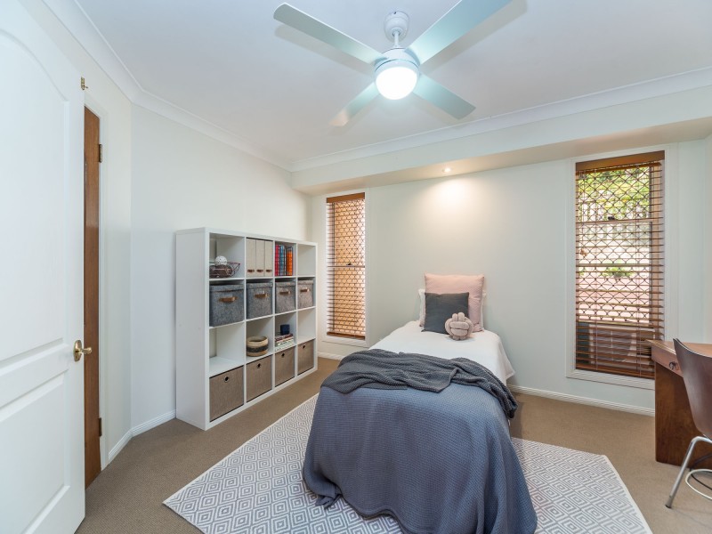 9 Airlie Place, Helensvale QLD 4212