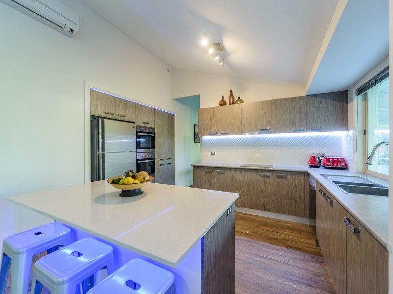 11 Dromana Crescent, Helensvale QLD 4212