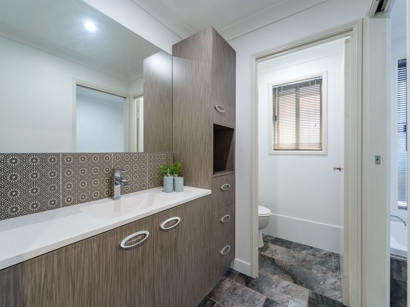 11 Dromana Crescent, Helensvale QLD 4212