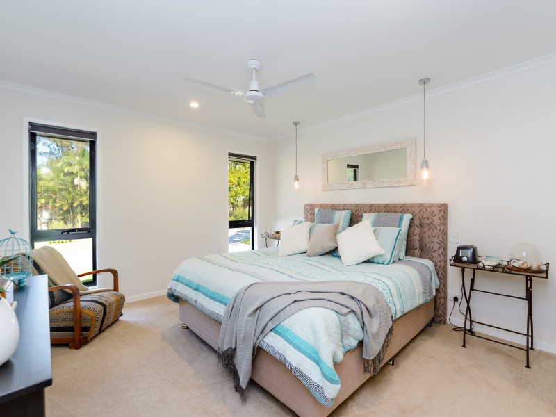 9 Robe Court, Helensvale QLD 4212