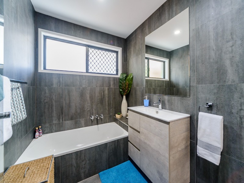 9 Robe Court, Helensvale QLD 4212