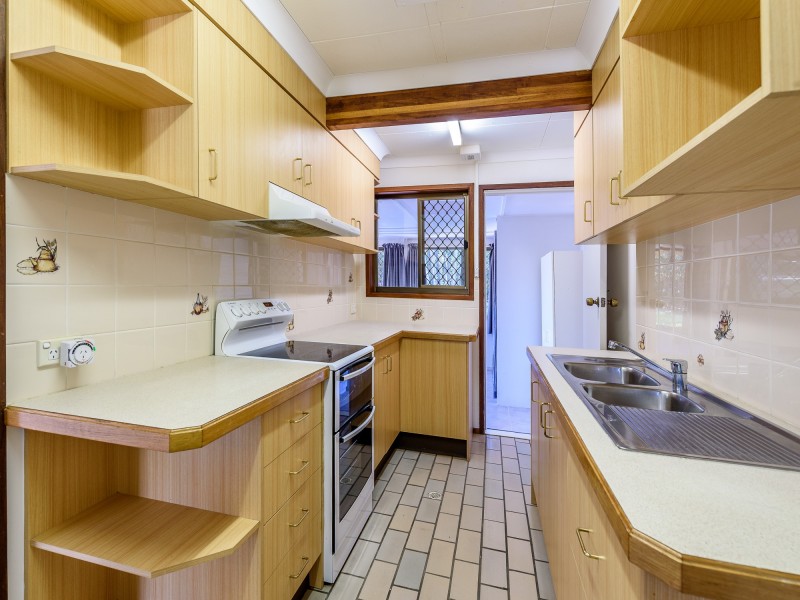 24 Parkes Drive, Helensvale QLD 4212